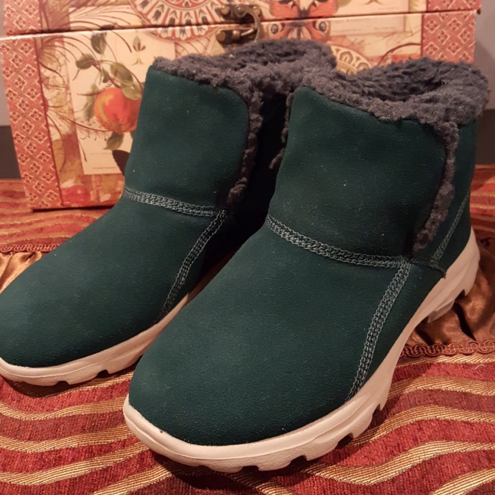 NWOT Green Skechers Ankle Boots